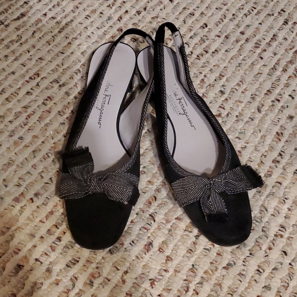 Vintage! Salvatore Ferragamo Boutique black suede & bow trim slingback heels